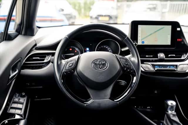 Toyota C-HR (2023) thumbnail 6