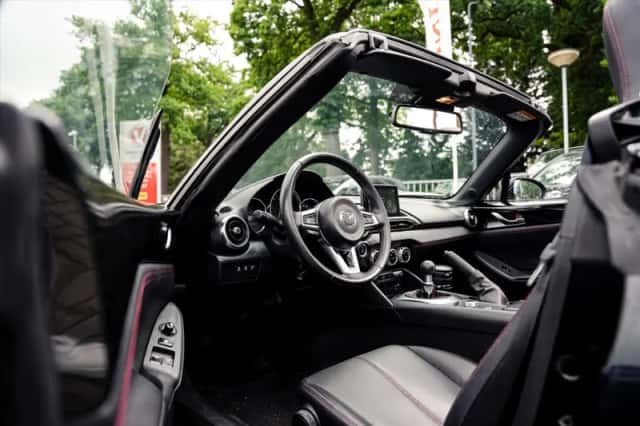 Mazda MX-5 (2019) thumbnail 2