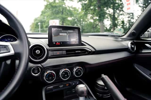Mazda MX-5 (2019) thumbnail 4