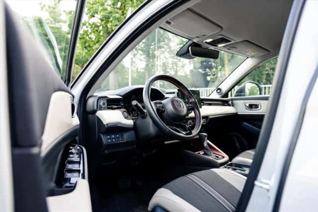 Honda HR-V (2023) thumbnail 2
