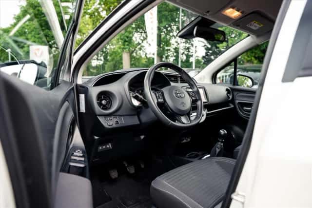 Toyota Yaris (2019) thumbnail 2