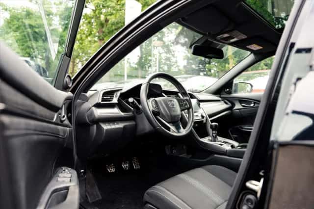 Honda Civic (2018) thumbnail 2