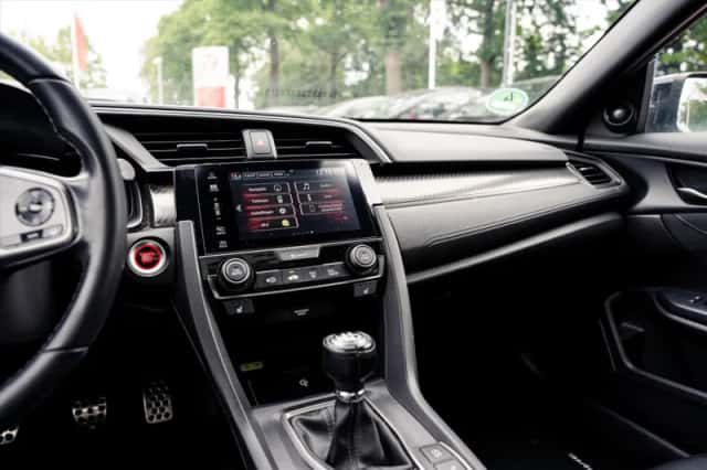 Honda Civic (2018) thumbnail 4