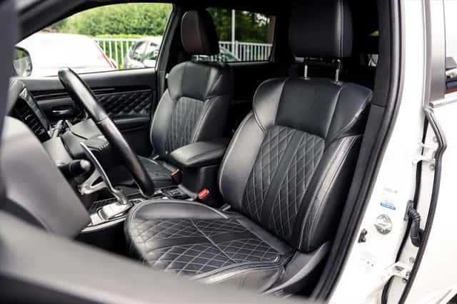 Mitsubishi Outlander (2020) thumbnail 3