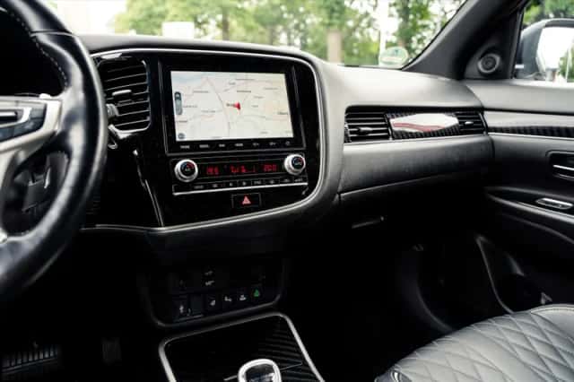 Mitsubishi Outlander (2020) thumbnail 4