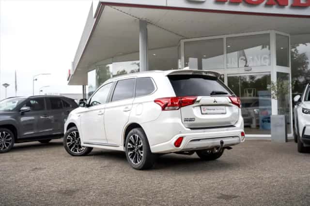 Mitsubishi Outlander (2020) thumbnail 5