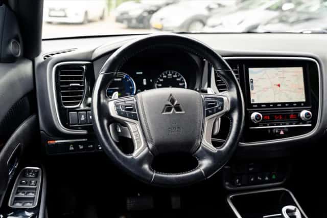 Mitsubishi Outlander (2020) thumbnail 6
