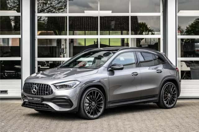Mercedes-Benz GLA (2022) thumbnail 2
