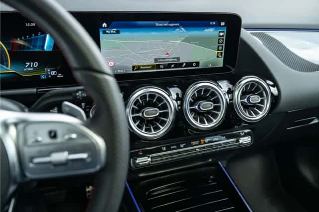 Mercedes-Benz GLA (2022) thumbnail 13