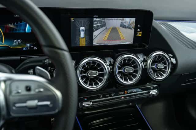 Mercedes-Benz GLA (2022) thumbnail 14