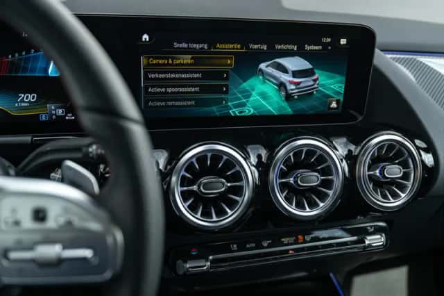 Mercedes-Benz GLA (2022) thumbnail 15