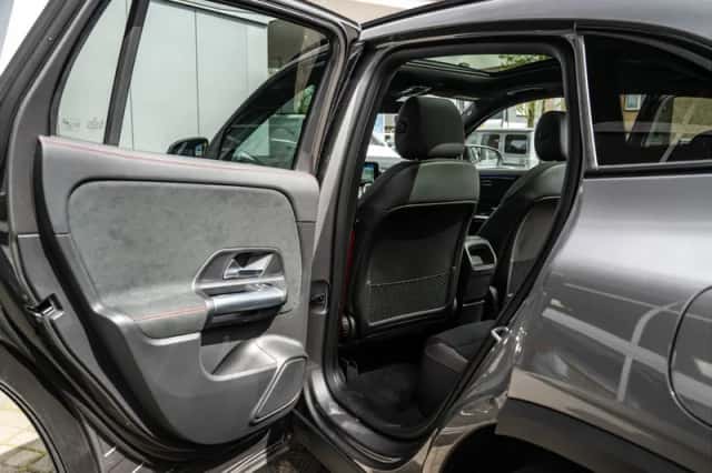 Mercedes-Benz GLA (2022) thumbnail 18