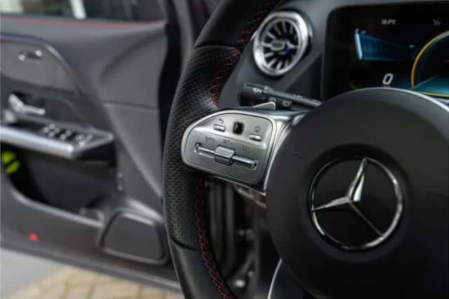 Mercedes-Benz GLA (2022) thumbnail 9