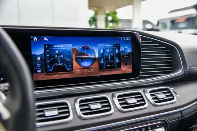 Mercedes-Benz GLE (2025) thumbnail 13