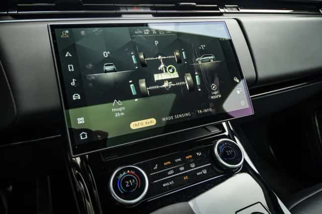Land Rover Range Rover Sport (2023) thumbnail 14