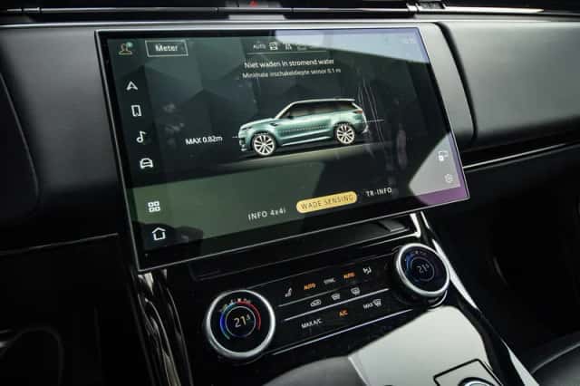 Land Rover Range Rover Sport (2023) thumbnail 16