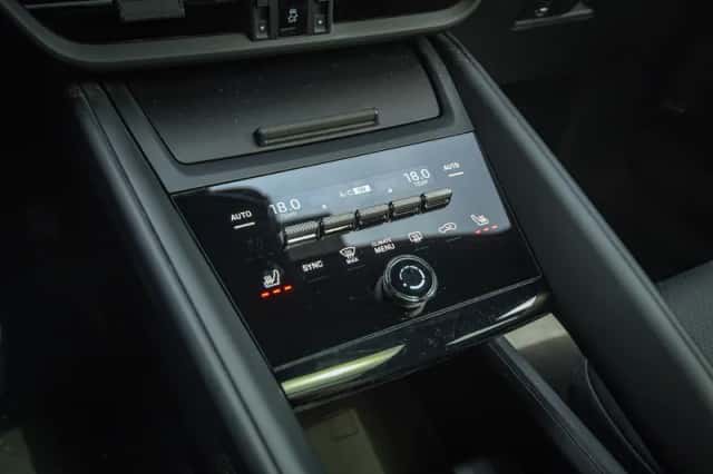 Porsche Macan (2025) thumbnail 17