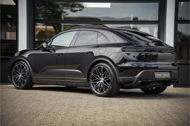 Porsche Macan (2025) thumbnail 3
