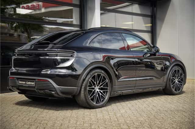Porsche Macan (2025) thumbnail 30