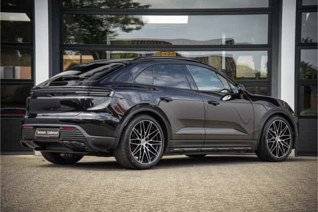 Porsche Macan (2025) thumbnail 4