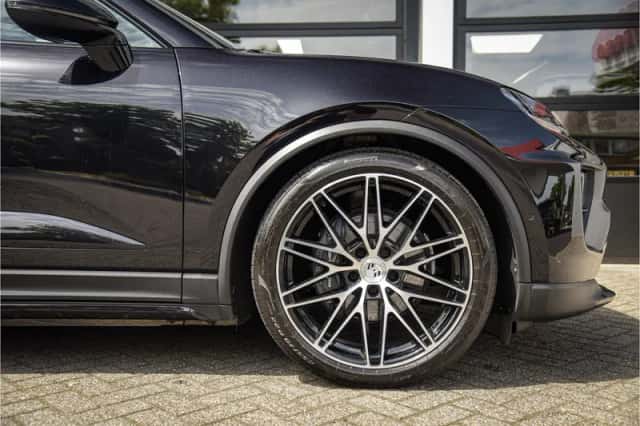 Porsche Macan (2025) thumbnail 5