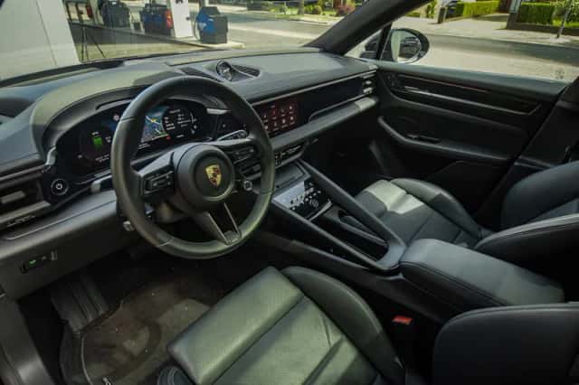 Porsche Macan (2025) thumbnail 6