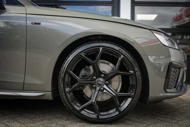 Audi A4 (2024) thumbnail 5