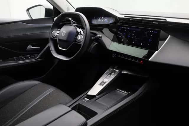 Peugeot 308 (2022) thumbnail 3