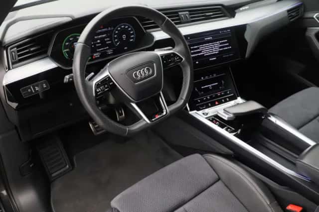 Audi Q8 (2023) thumbnail 11