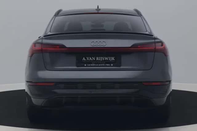 Audi Q8 (2023) thumbnail 14