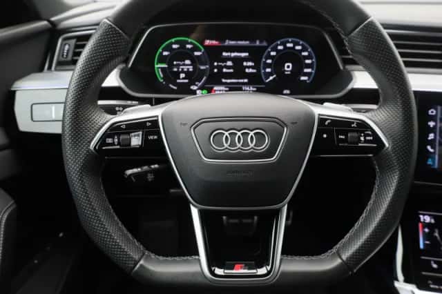 Audi Q8 (2023) thumbnail 17