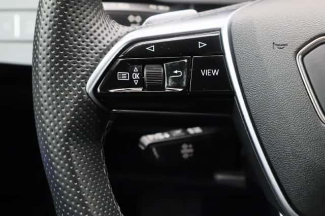 Audi Q8 (2023) thumbnail 18