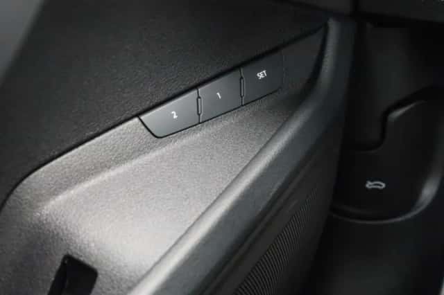 Audi Q8 (2023) thumbnail 25