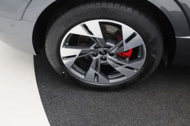 Audi Q8 (2023) thumbnail 30