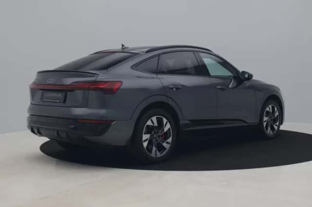Audi Q8 (2023) thumbnail 6