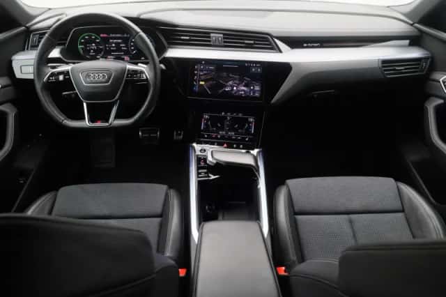 Audi Q8 (2023) thumbnail 8