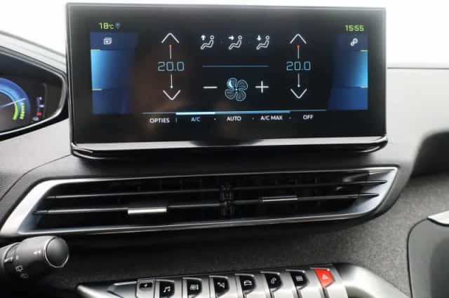 Peugeot 3008 (2021) thumbnail 24