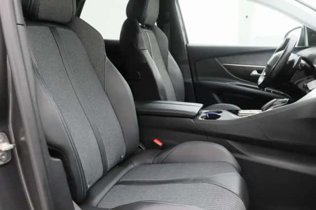 Peugeot 3008 (2021) thumbnail 8
