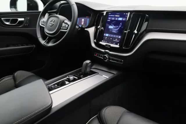 Volvo XC60 (2021) thumbnail 3