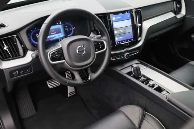 Volvo XC60 (2021) thumbnail 9