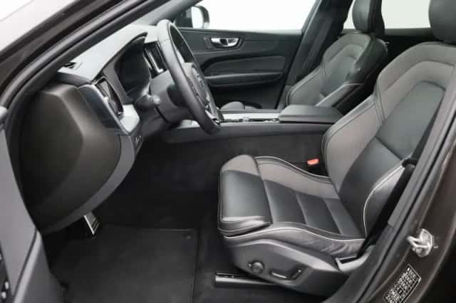 Volvo XC60 (2021) thumbnail 10