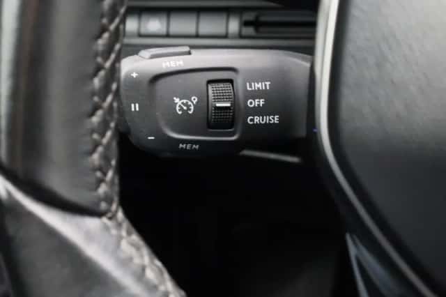 Peugeot 3008 (2022) thumbnail 17