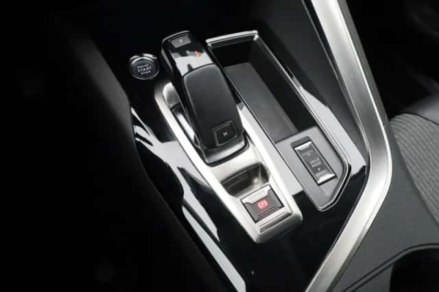 Peugeot 3008 (2022) thumbnail 22