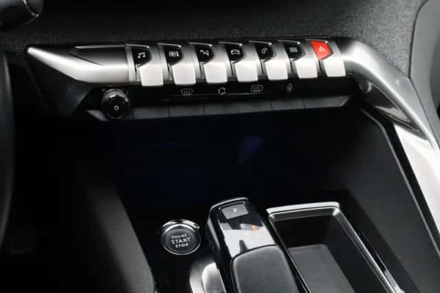 Peugeot 3008 (2022) thumbnail 23