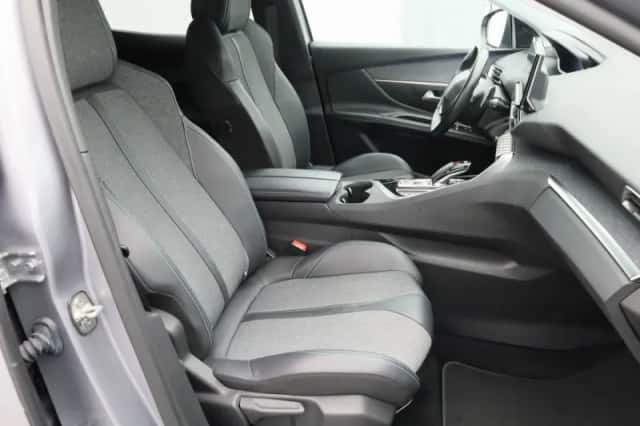 Peugeot 3008 (2022) thumbnail 8