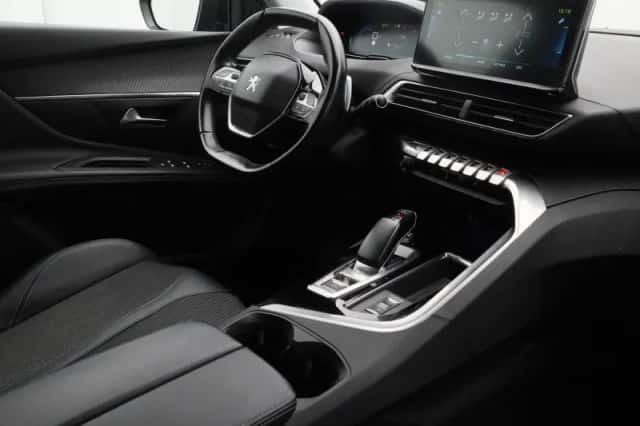 Peugeot 3008 (2022) thumbnail 3