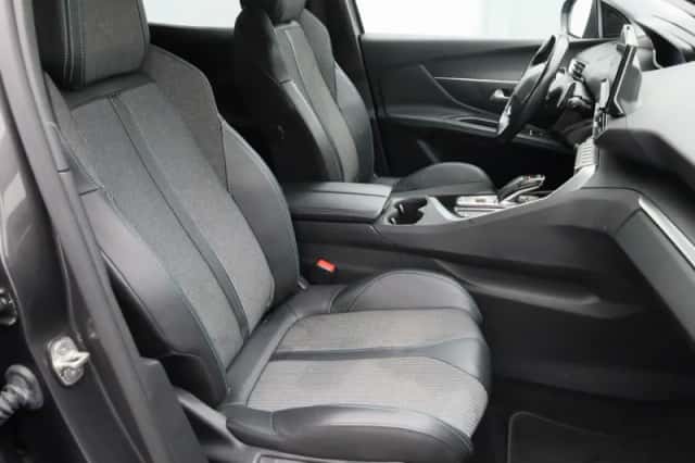 Peugeot 3008 (2022) thumbnail 8