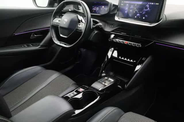 Peugeot 2008 (2023) thumbnail 3