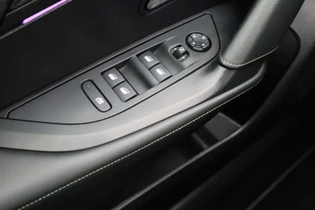 Peugeot 2008 (2023) thumbnail 21