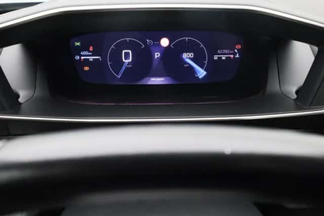 Peugeot 2008 (2023) thumbnail 6
